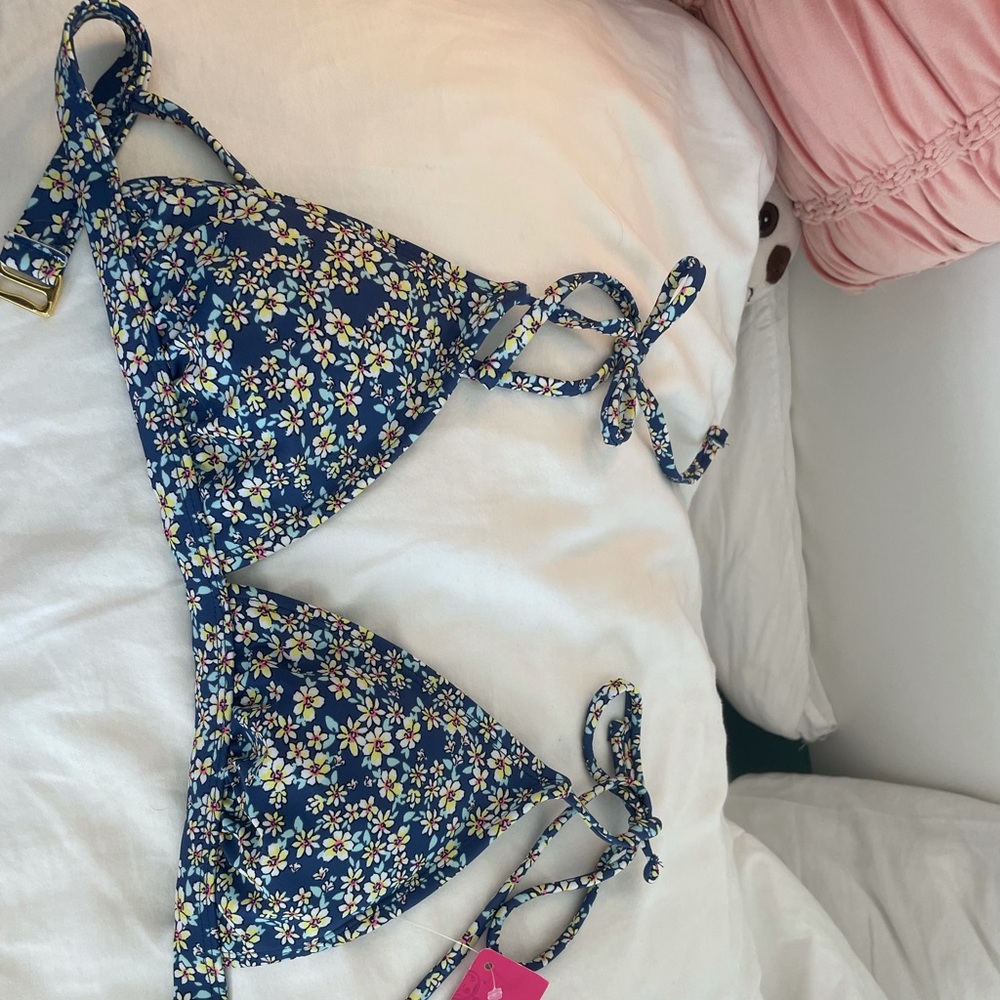 NWT bikini top